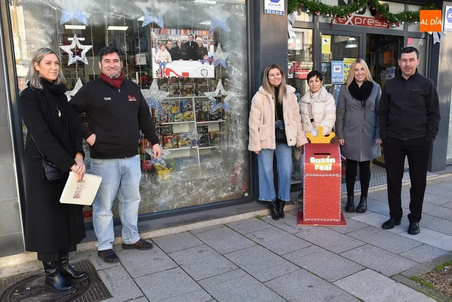 Foto 4 - Completada la ruta del jurado por las zonas apuntadas al Concurso de Decoraci&oacute;n Navide&ntilde;a