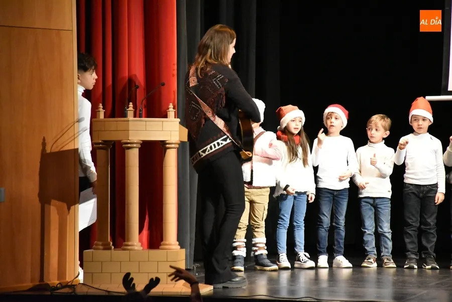 Foto 10 - El Colegio Mir&oacute;briga encabeza el retorno de las funciones navide&ntilde;as al ritmo de Quevedo y Rosal&iacute;a