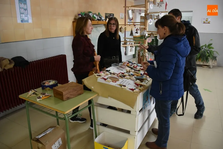 Foto 2 - El IES Tierra suma un puesto de libros a su mercadillo solidario