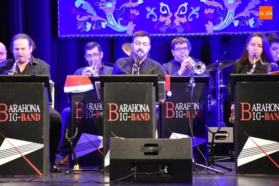 Foto 10 - La Barahona Big Band roza el lleno en el Teatro Nuevo