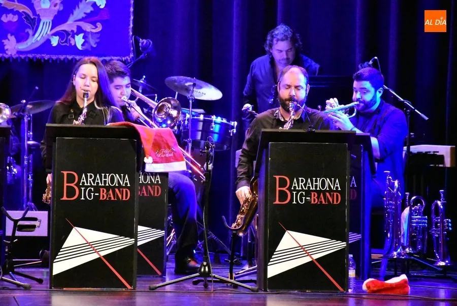 Foto 11 - La Barahona Big Band roza el lleno en el Teatro Nuevo