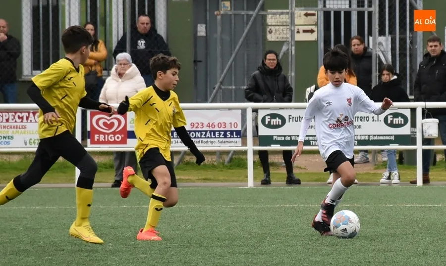 Foto 3 - #M | 17-18 DIC | El Alev&iacute;n A del Ciudad Rodrigo despide el a&ntilde;o con una amplia goleada