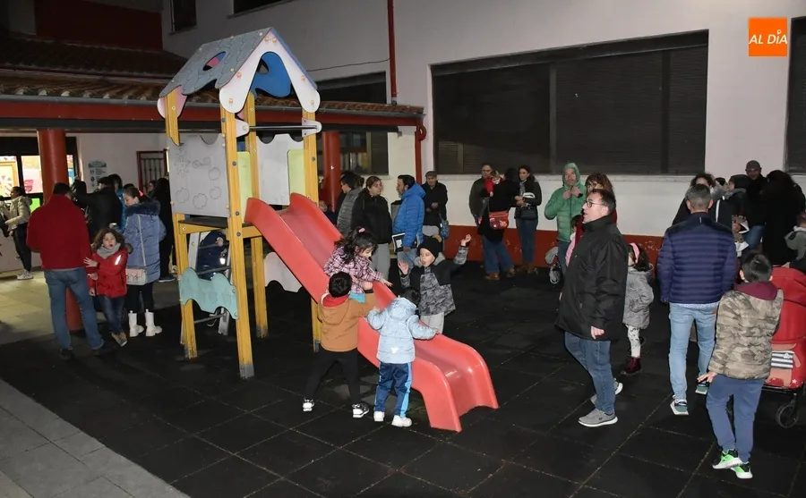 Foto 3 - Unas 200 personas endulzan la tarde en la recuperada chocolatada de la AMPA de San Francisco