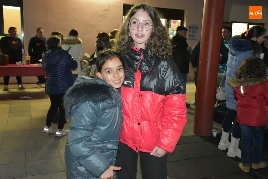 Foto 5 - Unas 200 personas endulzan la tarde en la recuperada chocolatada de la AMPA de San Francisco