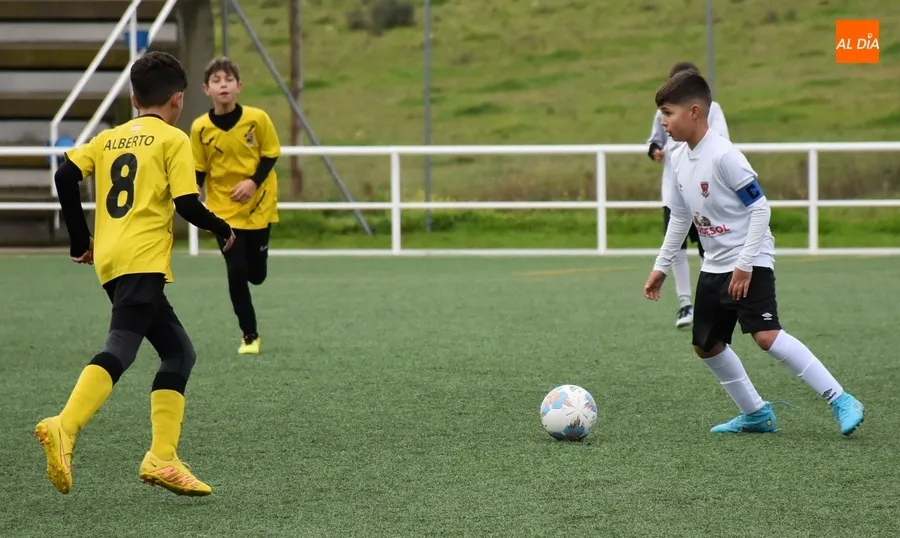 Foto 5 - #M | 17-18 DIC | El Alev&iacute;n A del Ciudad Rodrigo despide el a&ntilde;o con una amplia goleada