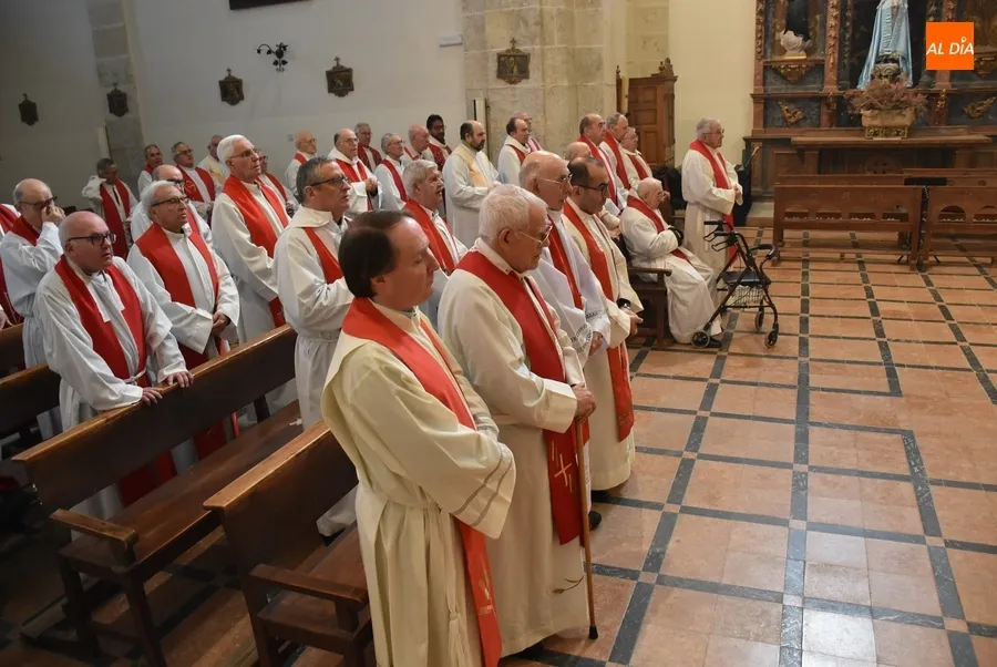 Foto 5 - El presbiterio diocesano celebra su cl&aacute;sica convivencia navide&ntilde;a