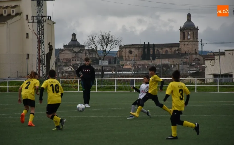 Foto 10 - #M | 17-18 DIC | El Alev&iacute;n A del Ciudad Rodrigo despide el a&ntilde;o con una amplia goleada
