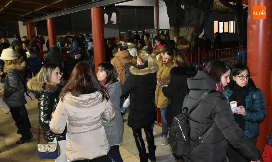 Foto 9 - Unas 200 personas endulzan la tarde en la recuperada chocolatada de la AMPA de San Francisco