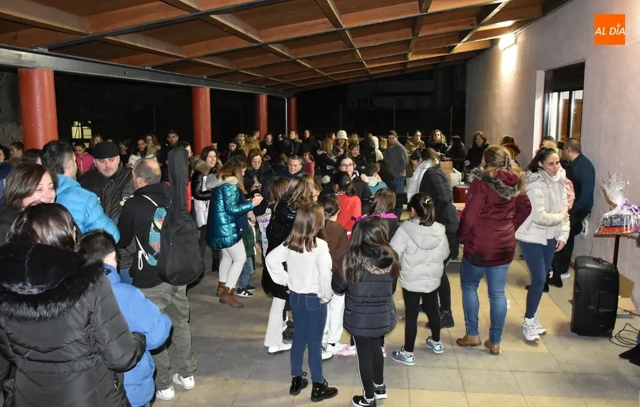 Foto 11 - Unas 200 personas endulzan la tarde en la recuperada chocolatada de la AMPA de San Francisco