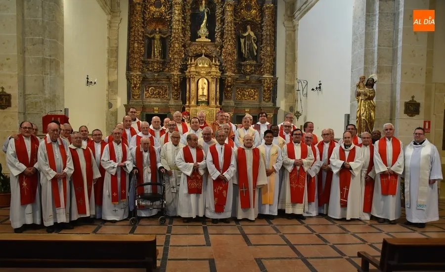 Foto 11 - El presbiterio diocesano celebra su cl&aacute;sica convivencia navide&ntilde;a