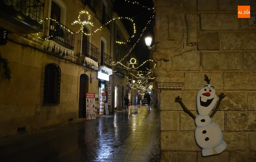 Foto 2 - Frozen, Alicia en el Pa&iacute;s de las Maravillas, y muchas estrellas, en la &lsquo;Navidad sin fin&rsquo; del centro hist&oacute;rico