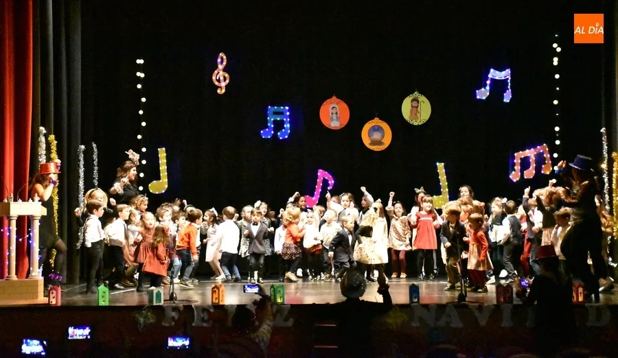 Foto 9 - La luz gu&iacute;a la doble funci&oacute;n navide&ntilde;a del Colegio Misioneras-Santa Teresa