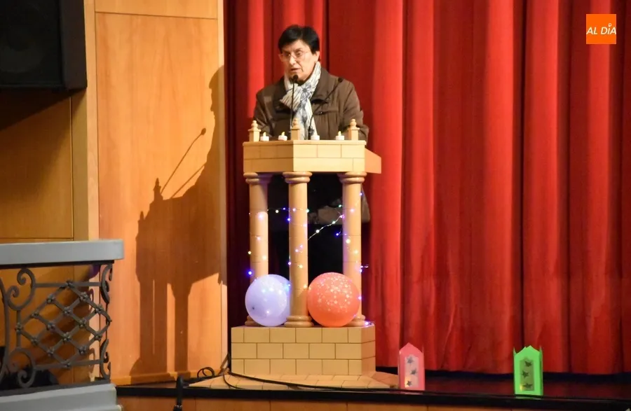 Foto 11 - La luz gu&iacute;a la doble funci&oacute;n navide&ntilde;a del Colegio Misioneras-Santa Teresa