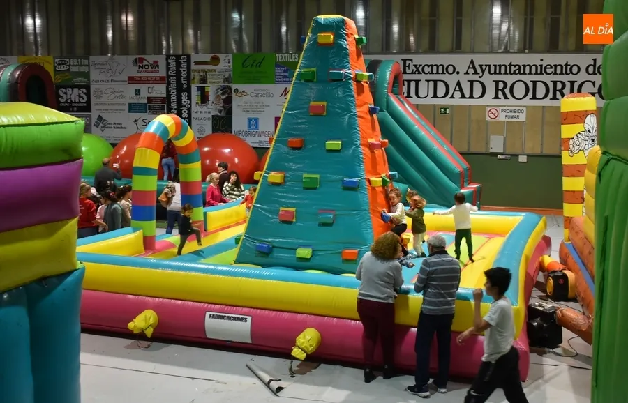 Foto 4 - Navilandia prosigue con su concurrida andadura invitando a palomitas