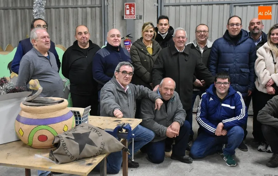 Foto 3 - El Equipo de Gobierno visita a los Amigos de la Ilusi&oacute;n a una semana de la Cabalgata &ldquo;de la normalidad&rdquo;