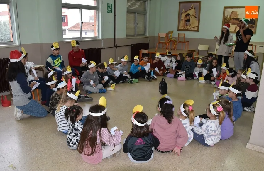 Foto 2 - Los ni&ntilde;os de Conciliamos toman los 12 gusanitos para entrar en el 2023
