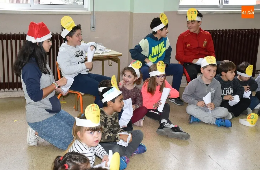 Foto 3 - Los ni&ntilde;os de Conciliamos toman los 12 gusanitos para entrar en el 2023