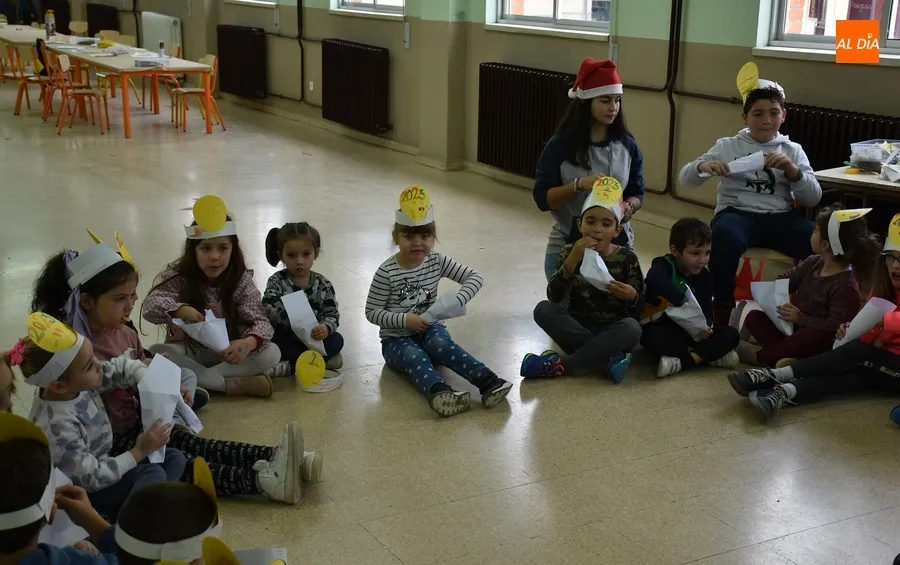 Foto 6 - Los ni&ntilde;os de Conciliamos toman los 12 gusanitos para entrar en el 2023