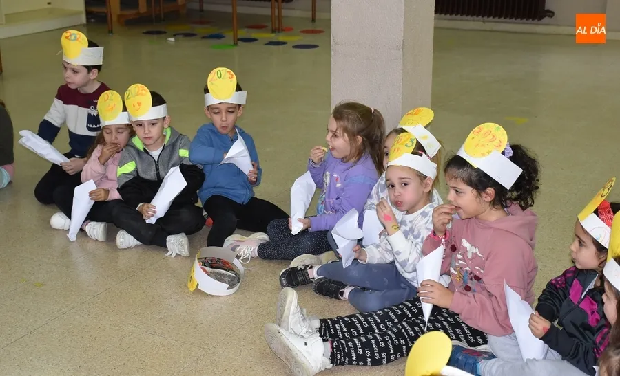 Foto 8 - Los ni&ntilde;os de Conciliamos toman los 12 gusanitos para entrar en el 2023
