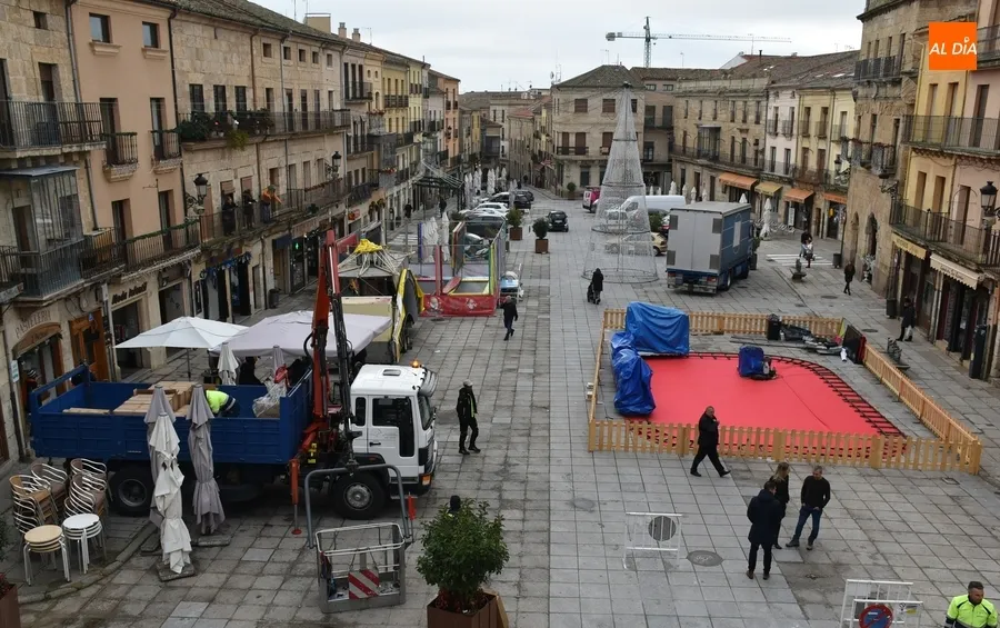 Foto 2 - La Plaza Mayor recibe las atracciones navide&ntilde;as con cierta pol&eacute;mica