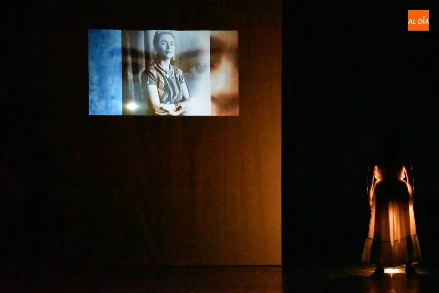Foto 5 - Todoart13 retrata a la ic&oacute;nica Frida Kahlo sobre las tablas del Teatro