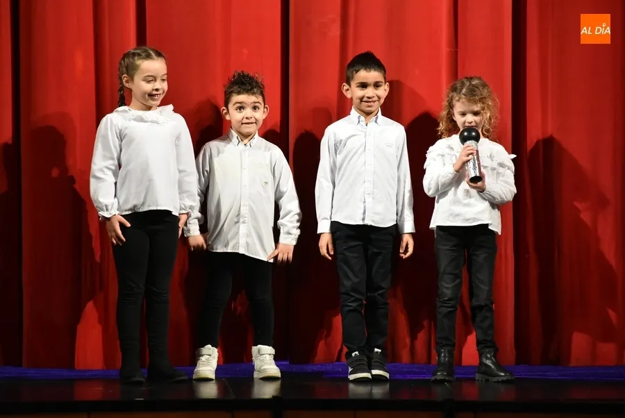 Foto 4 - El Colegio San Francisco pone a bailar a todo tipo de animales en su doble funci&oacute;n navide&ntilde;a