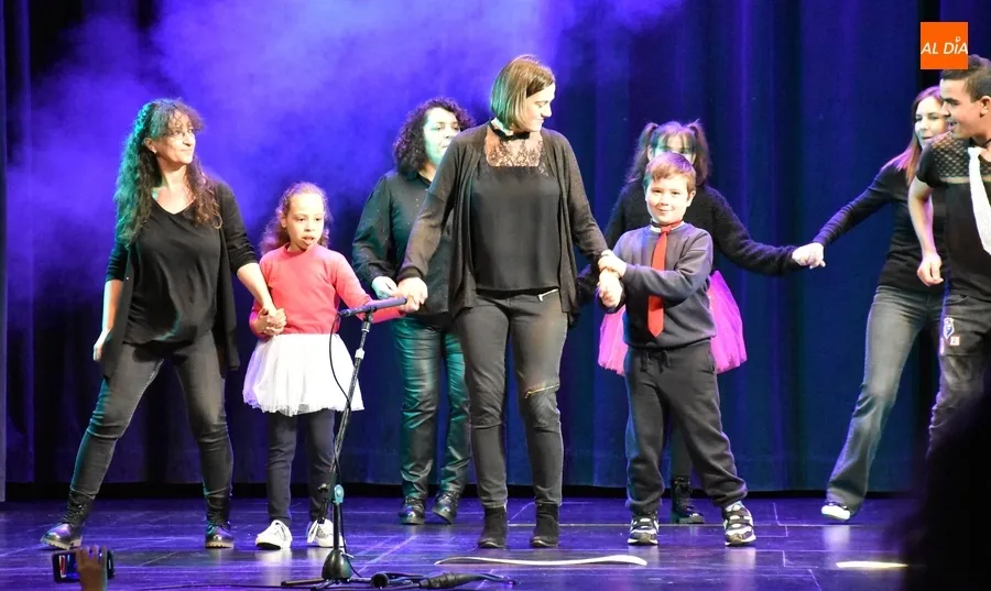 Foto 6 - El Colegio San Francisco pone a bailar a todo tipo de animales en su doble funci&oacute;n navide&ntilde;a