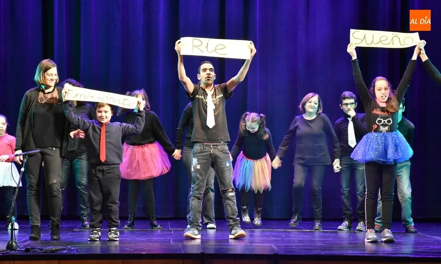 Foto 8 - El Colegio San Francisco pone a bailar a todo tipo de animales en su doble funci&oacute;n navide&ntilde;a