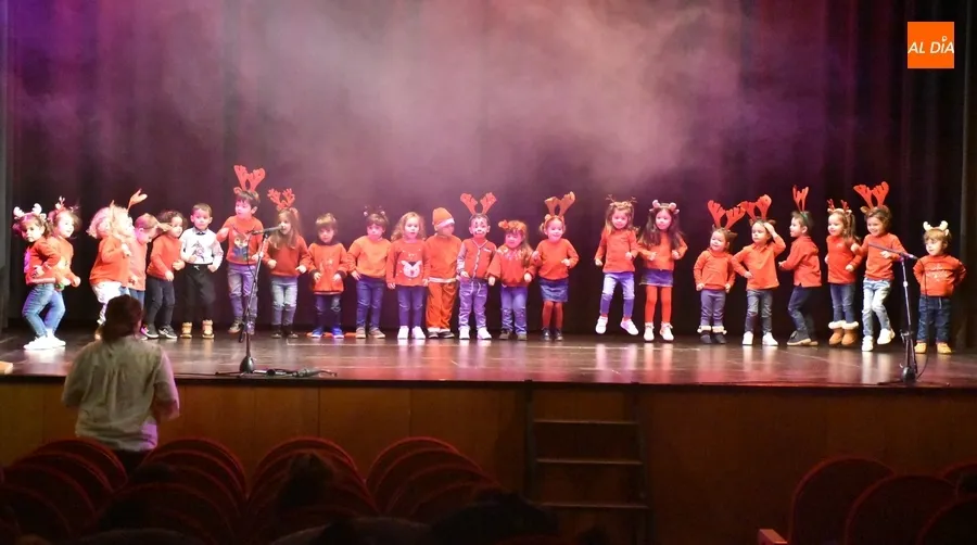 Foto 10 - El Colegio San Francisco pone a bailar a todo tipo de animales en su doble funci&oacute;n navide&ntilde;a