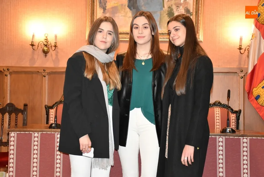 Foto 11 - Paloma Duque Mart&iacute;n, Reina del Carnaval 2023 con Claudia S&aacute;nchez y Raquel Herrera como Damas