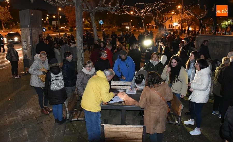 Foto 3 - Unas 700 personas reivindican en las calles de Ciudad Rodrigo la mejora de la atenci&oacute;n pedi&aacute;trica