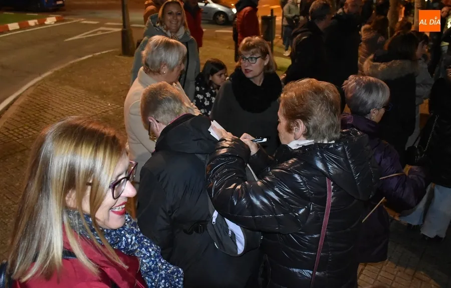 Foto 7 - Unas 700 personas reivindican en las calles de Ciudad Rodrigo la mejora de la atenci&oacute;n pedi&aacute;trica