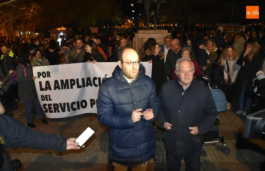 Foto 9 - Unas 700 personas reivindican en las calles de Ciudad Rodrigo la mejora de la atenci&oacute;n pedi&aacute;trica
