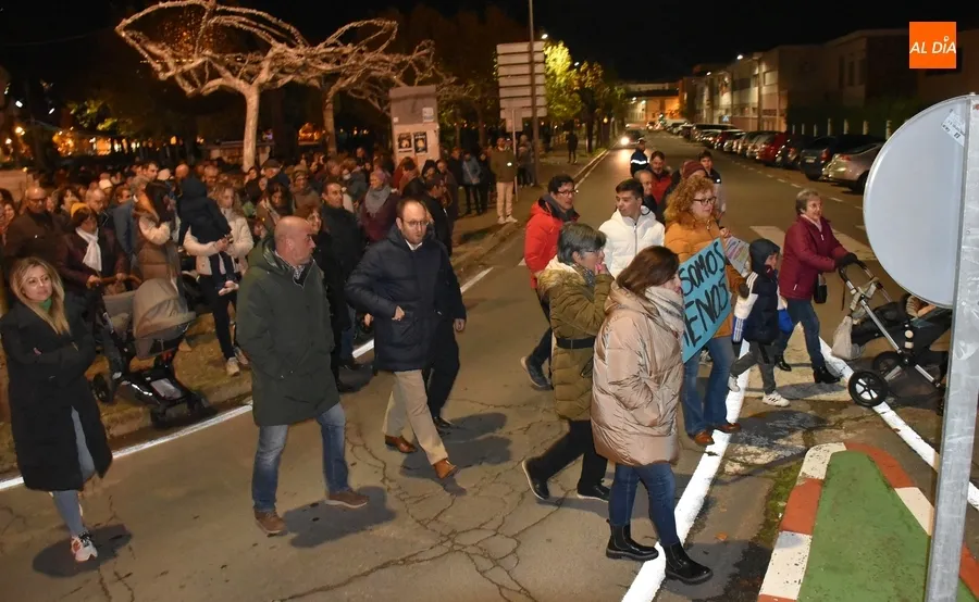 Foto 11 - Unas 700 personas reivindican en las calles de Ciudad Rodrigo la mejora de la atenci&oacute;n pedi&aacute;trica