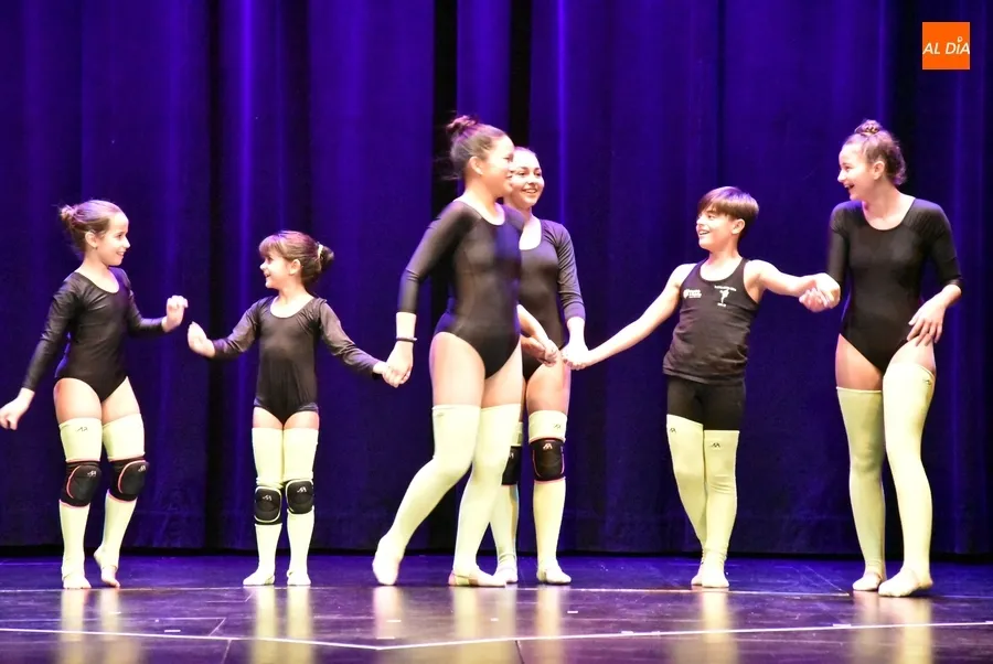 Foto 7 - Lleno absoluto en el Teatro Nuevo en la Gala a favor de M4RIA, la princesa futbolera guerrera
