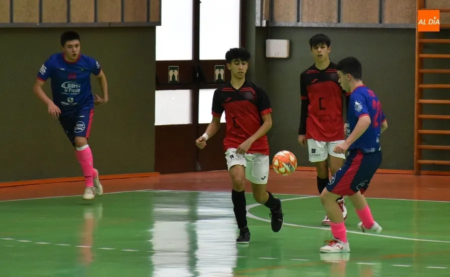 Foto 5 - El III Juvenil tira por la borda un 8-3 en los &uacute;ltimos 3 minutos
