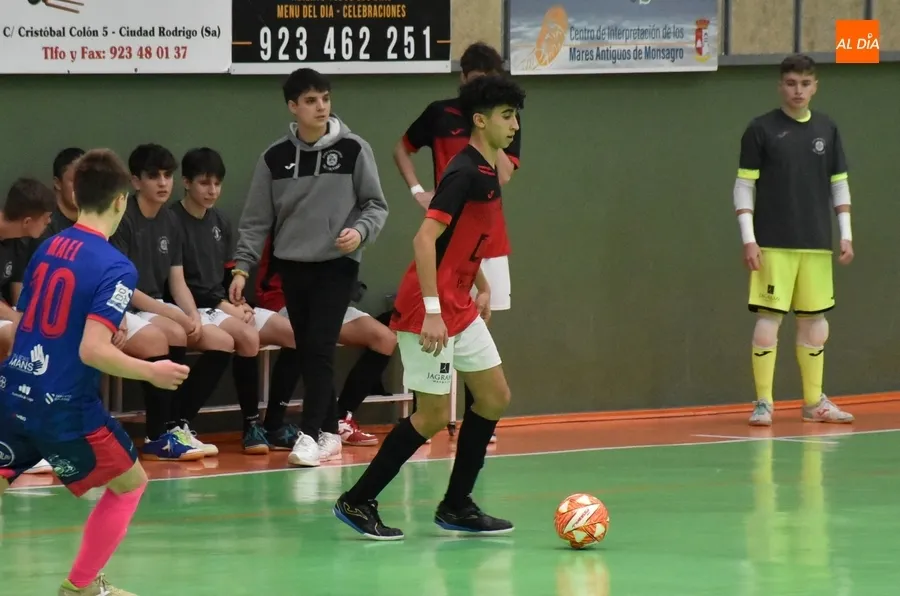 Foto 7 - El III Juvenil tira por la borda un 8-3 en los &uacute;ltimos 3 minutos