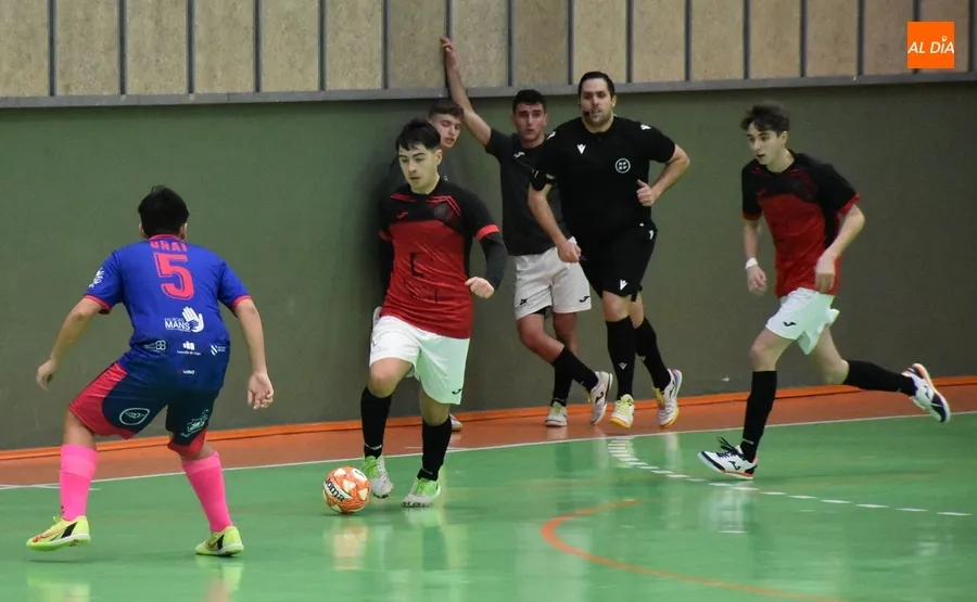 Foto 9 - El III Juvenil tira por la borda un 8-3 en los &uacute;ltimos 3 minutos