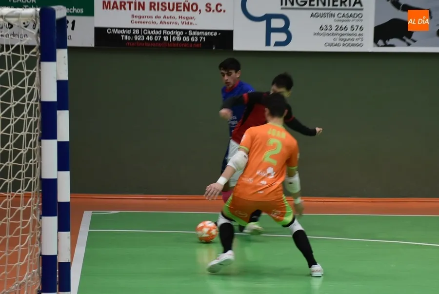 Foto 10 - El III Juvenil tira por la borda un 8-3 en los &uacute;ltimos 3 minutos