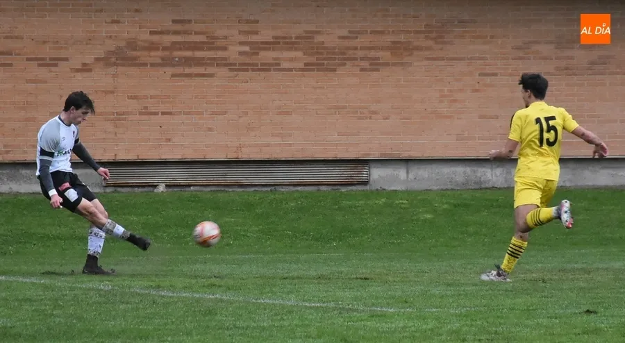 Foto 2 - Espectacular fest&iacute;n goleador del Ciudad Rodrigo para cerrar el a&ntilde;o ante su afici&oacute;n