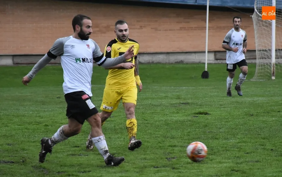 Foto 3 - Espectacular fest&iacute;n goleador del Ciudad Rodrigo para cerrar el a&ntilde;o ante su afici&oacute;n