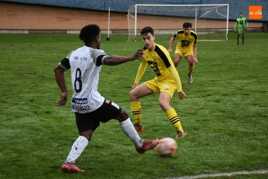 Foto 5 - Espectacular fest&iacute;n goleador del Ciudad Rodrigo para cerrar el a&ntilde;o ante su afici&oacute;n
