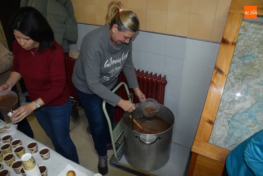 Foto 2 - Dulce recreo en el IES Tierra con una chocolatada organizada por la nueva AMPA