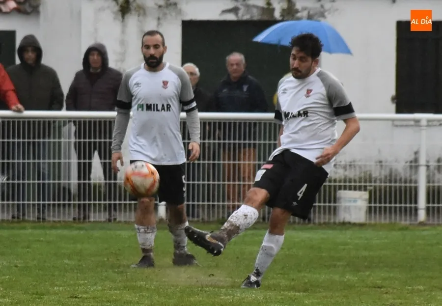 Foto 9 - Espectacular fest&iacute;n goleador del Ciudad Rodrigo para cerrar el a&ntilde;o ante su afici&oacute;n