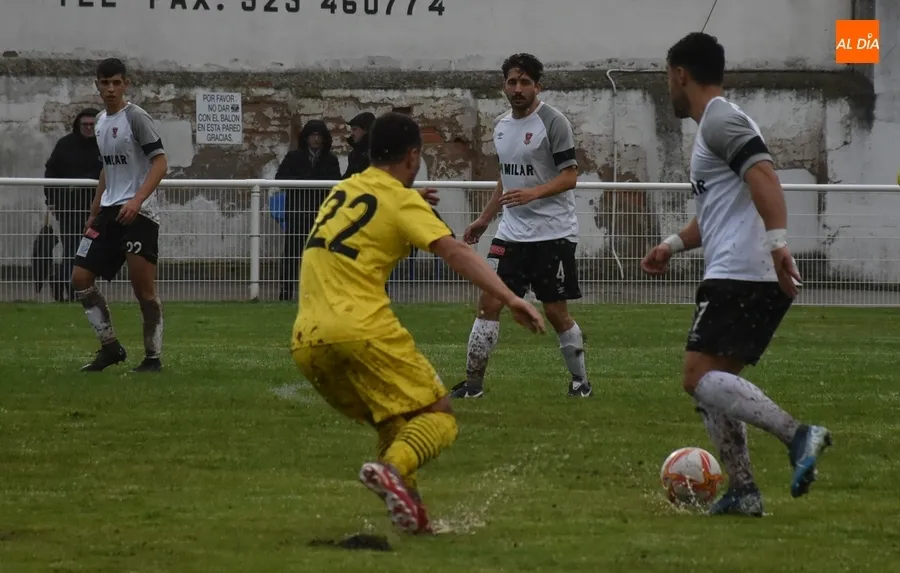 Foto 10 - Espectacular fest&iacute;n goleador del Ciudad Rodrigo para cerrar el a&ntilde;o ante su afici&oacute;n