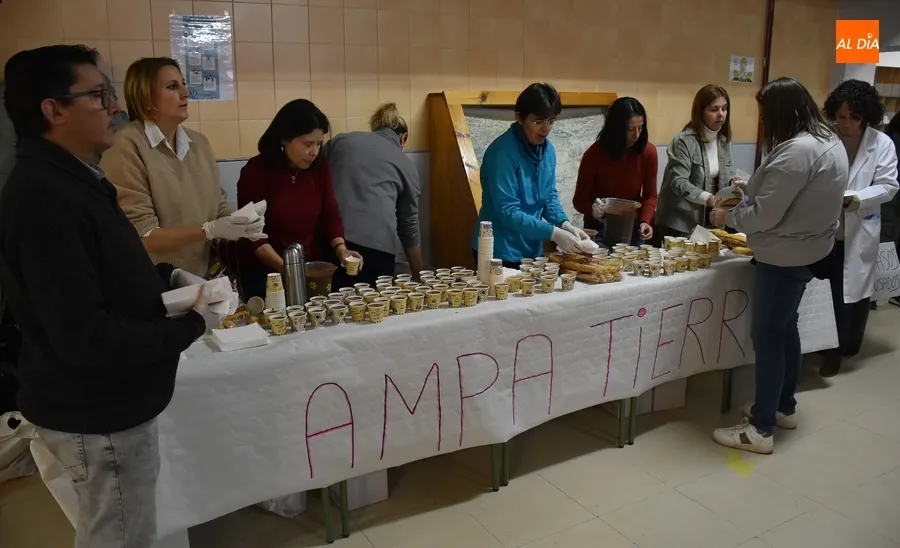 Foto 8 - Dulce recreo en el IES Tierra con una chocolatada organizada por la nueva AMPA