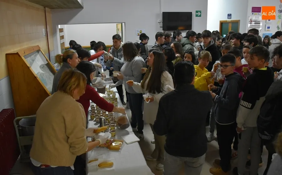 Foto 11 - Dulce recreo en el IES Tierra con una chocolatada organizada por la nueva AMPA