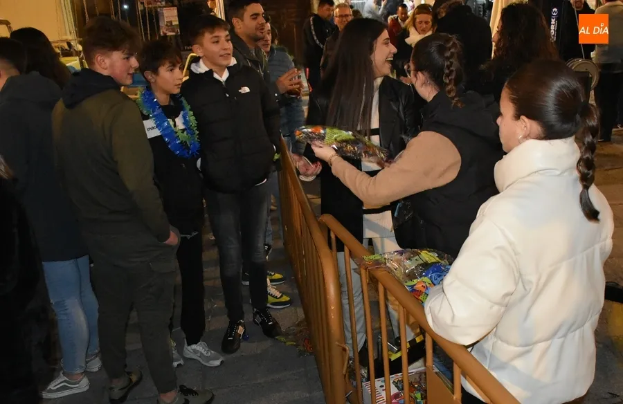 Foto 4 - Gran ambiente en una Nochevieja Joven con el Grupo Scout Kennedy como protagonista