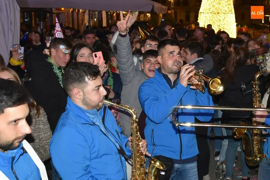 Foto 8 - Gran ambiente en una Nochevieja Joven con el Grupo Scout Kennedy como protagonista