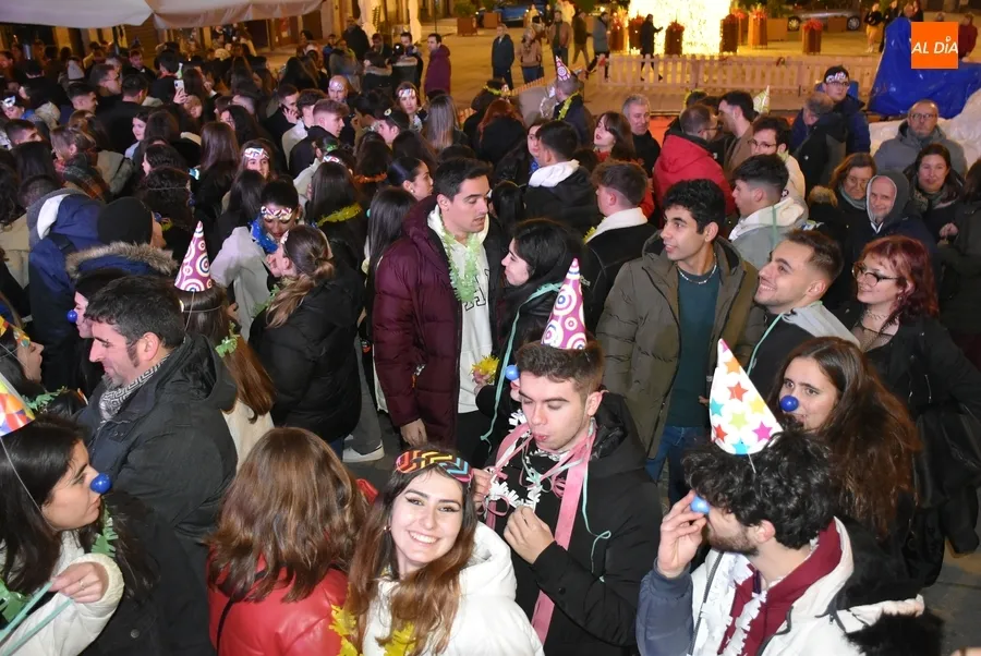 Foto 10 - Gran ambiente en una Nochevieja Joven con el Grupo Scout Kennedy como protagonista